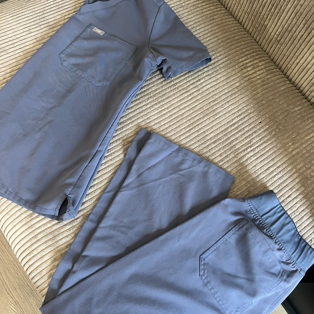 Fig’s Gray Women’s Scrub Set